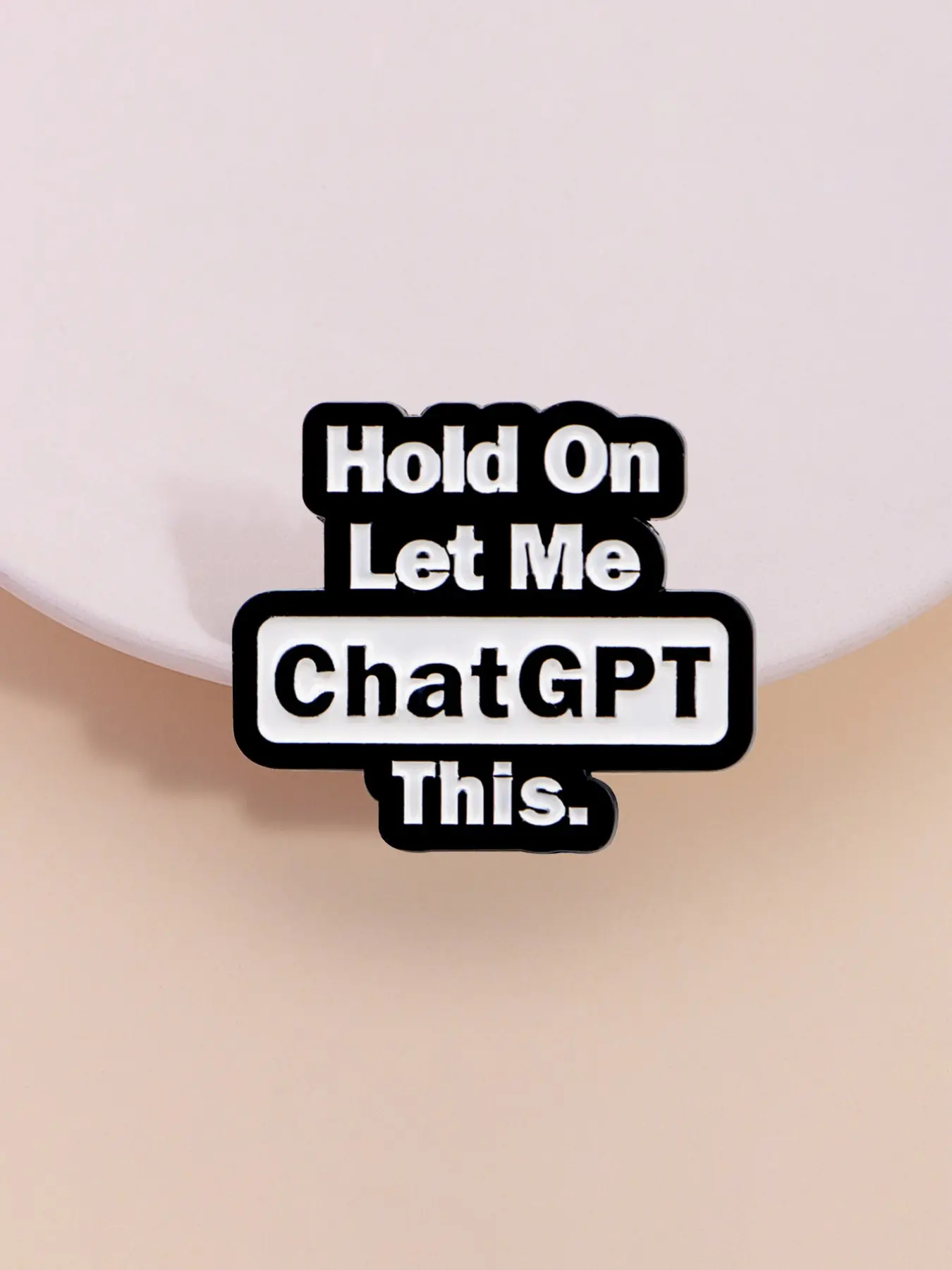 Broche en émail Chatgpt, insig - Tech Accessories Logo avis et prix