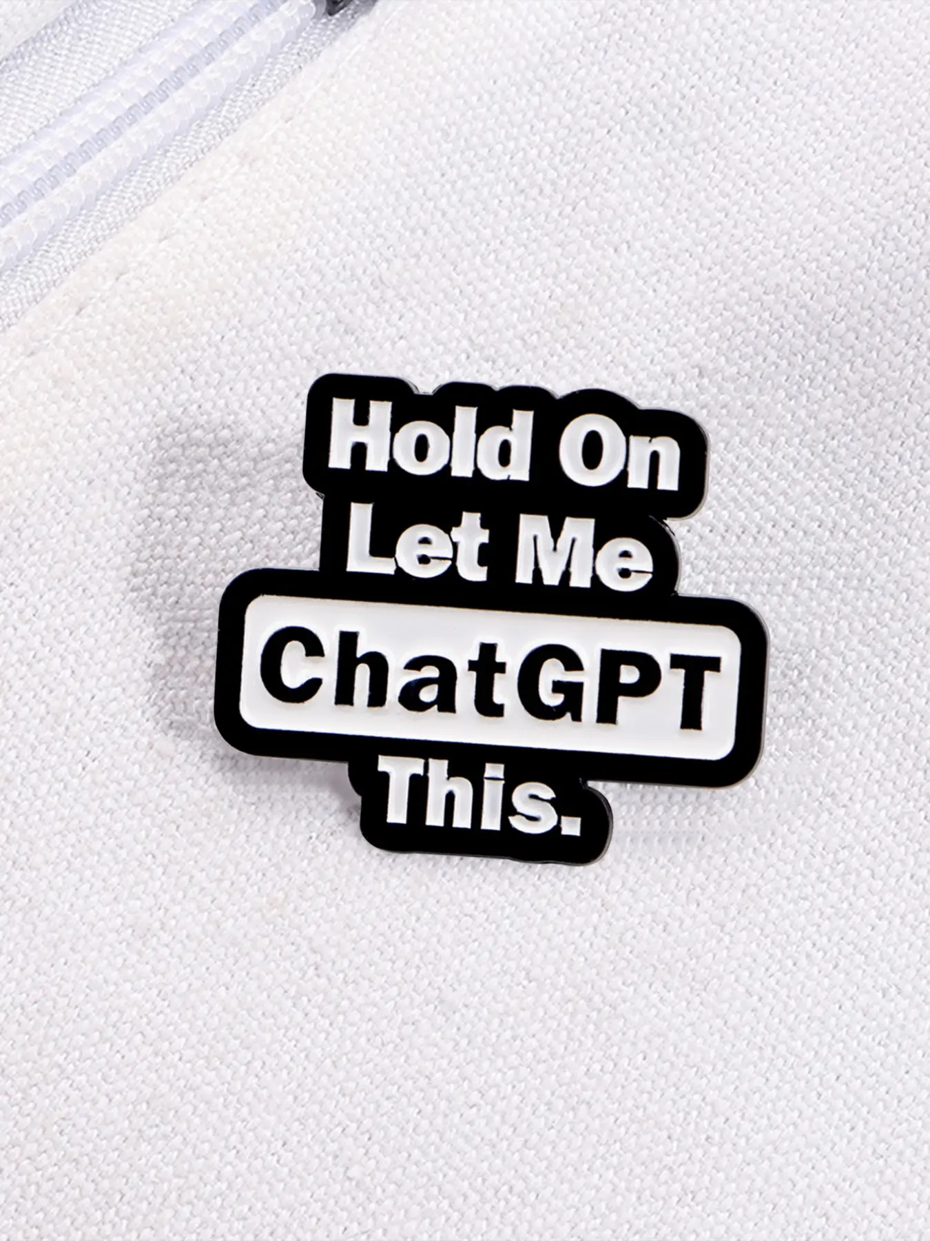 Broche en émail Chatgpt, insig - Tech Accessories Logo avis et prix